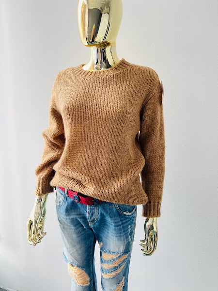 rudas megztinis 1