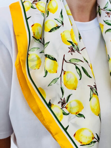šilkinė skarelė su citrinomis