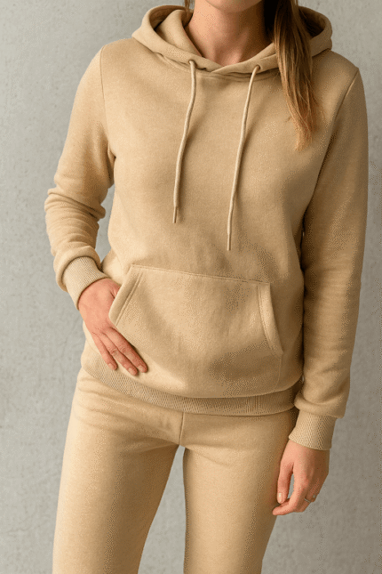 moteriškas sportinis kostiumas smėlio spalvos