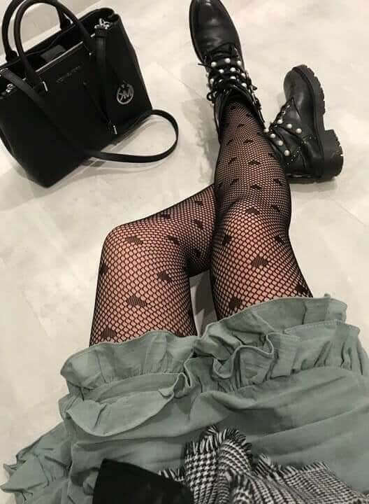 Tinklinės pėdkelnės juodos su širdelėmis Tinklinės pėdkelnės juodos su širdelėmis