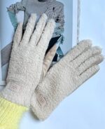 Smėlio spalvos moteriškos pirštinės su karakuliu