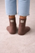 Rudos spalvos moteriškos kojinės, tinkamos kasdieniam dėvėjimui