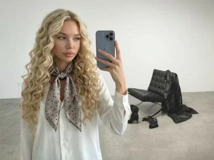 šilkinė skarelė ant kaklo