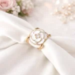 skarelės žiedas – modelis su rože