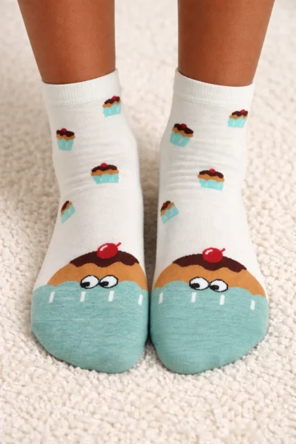 linksmo dizaino moteriškos kojinės