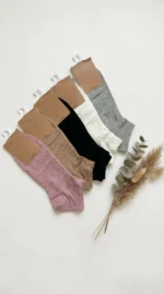 trumpos kojinės pasteliniu spalvu