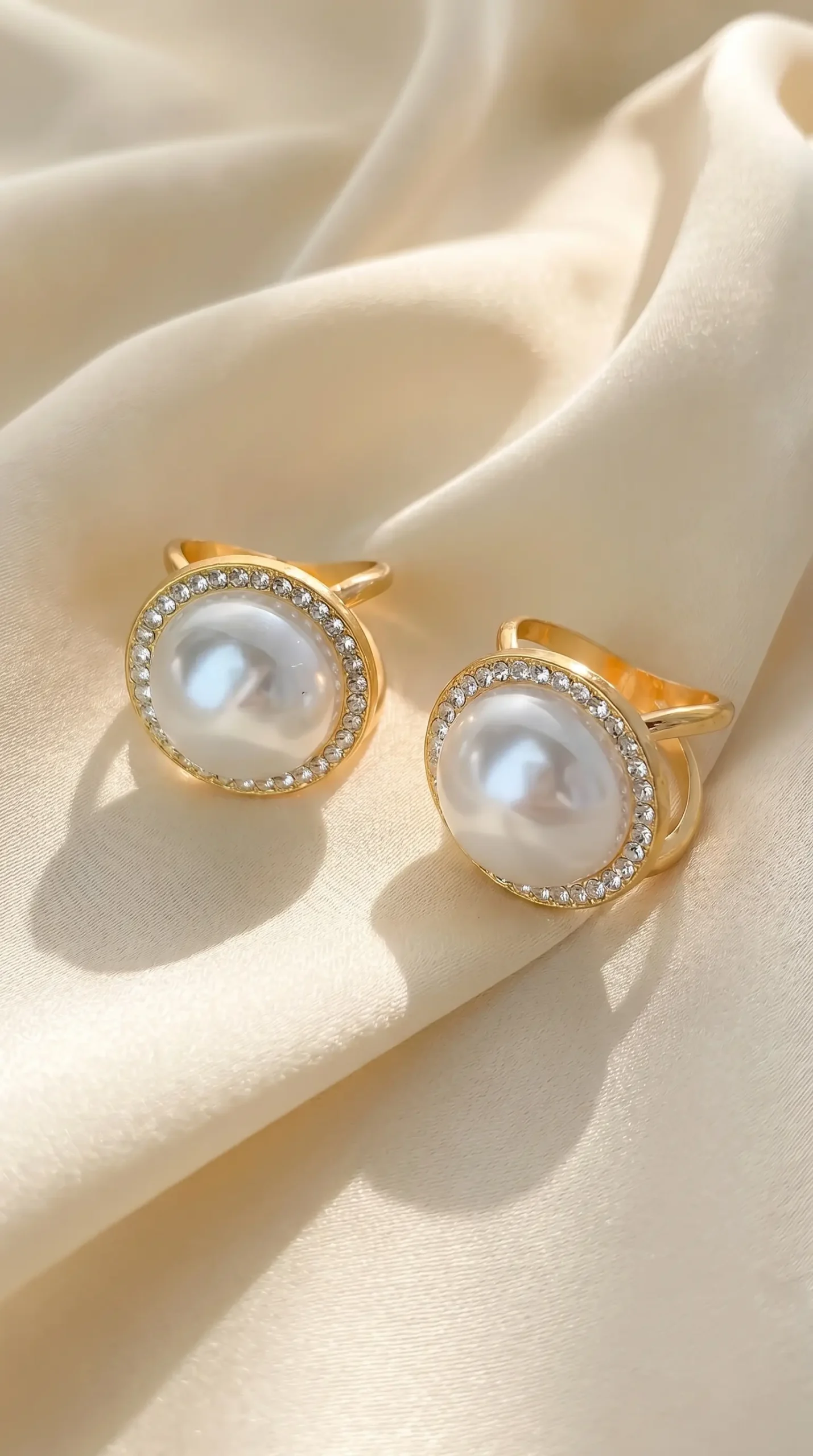 skarelės žiedas su perlu