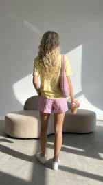 geltona vasarinė maikutė