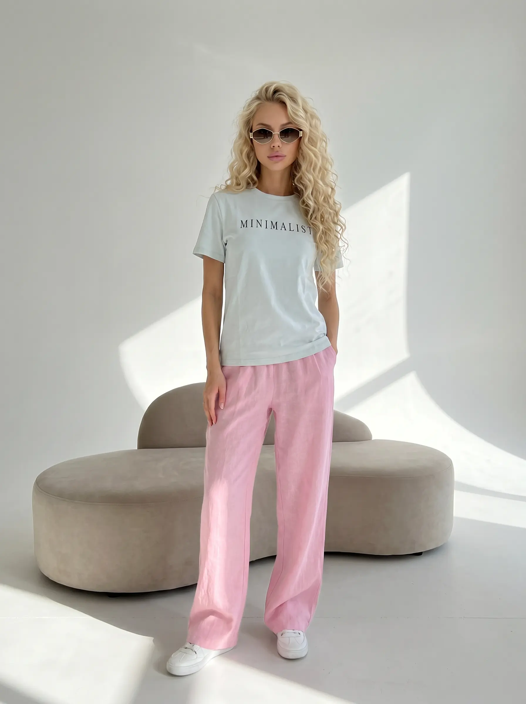 Mėlyna medvilninė maikutė su Minimalist užrašu moterims